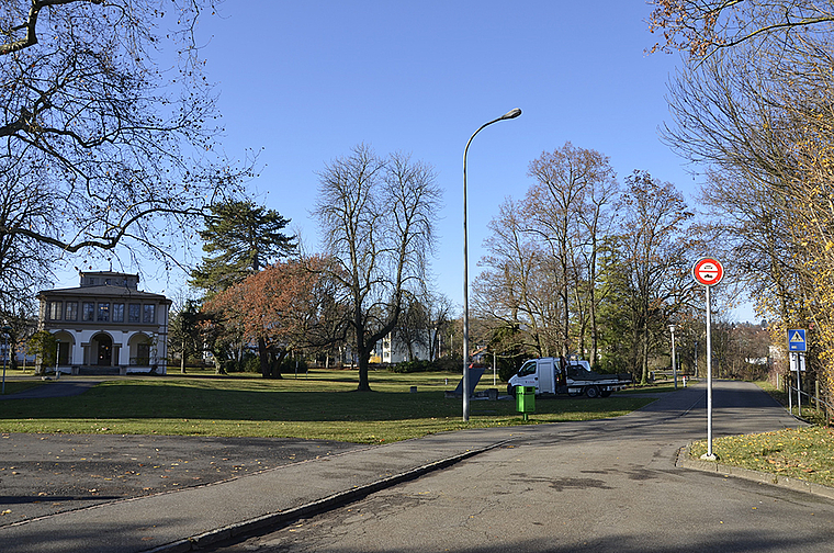 Muttenzerstrasse bleibt Sackgasse: Für den Autoverkehr wird auch künftig die Fahrt auf der Höhe des Ehingerparks enden. Foto: Thomas Kramer