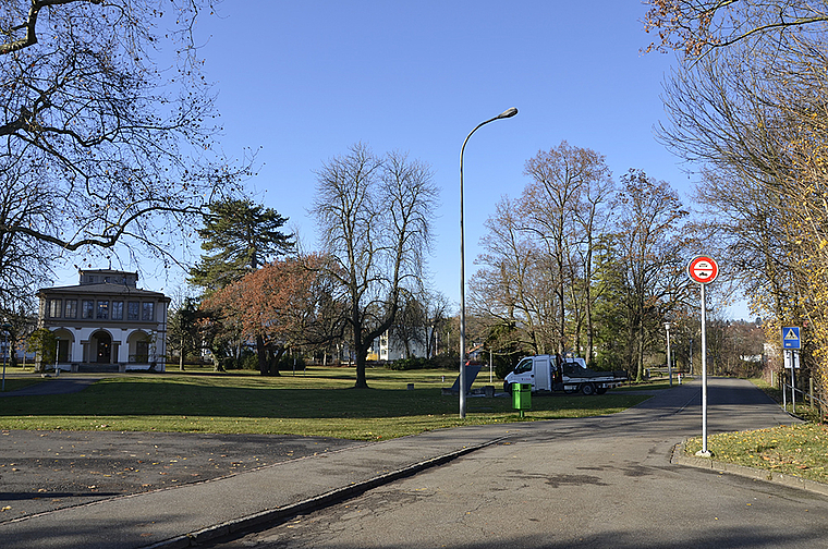 Muttenzerstrasse bleibt Sackgasse: Für den Autoverkehr wird auch künftig die Fahrt auf der Höhe des Ehingerparks enden.  Foto: Thomas Kramer