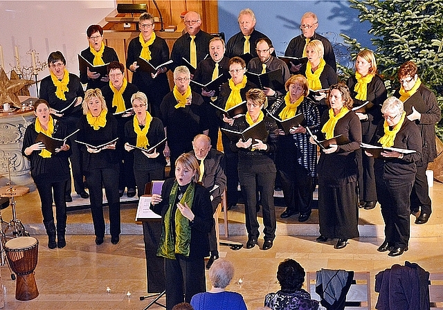 Besinnliches Konzert: Der Gemischten Chor Röschenz. Foto: Roland Bürki