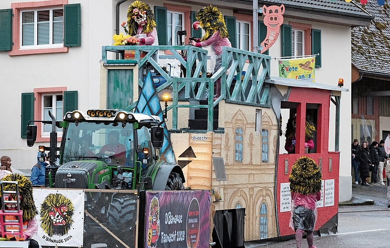 Im Louvre: D’Banause 2014 mit ihrem stattlichen Wagen. Fotos: Thomas Brunnschweiler