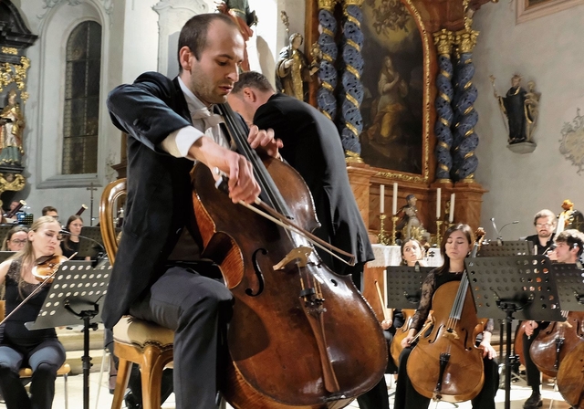 Ein Hörgenuss: Christoph Croisé glänzte auf seinem italienischen Cello von 1680.Foto: Thomas Brunnschweiler