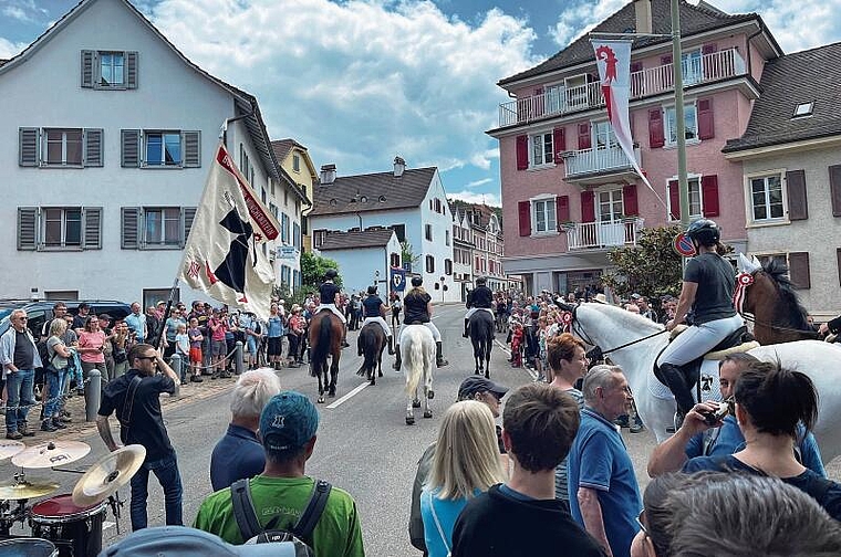 Tradition: Die Pferde leiten den Menschentross an. Foto: Axel Mannigel