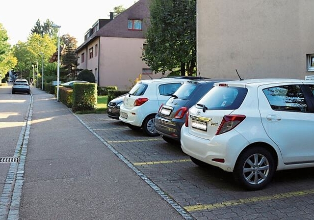 Vereinheitlicht: Durch das Parkplatzersatzabgabe-Reglement gelten neu im ganzen Siedlungsgebiet dieselben Regeln bezüglich der Erstellung von Pflichtparkplätzen. Foto: Benedikt Kaiser