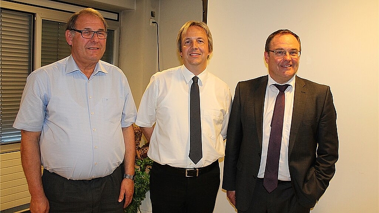 Fördern die Laufentaler Wirtschaft: Walter Jermann (abgetretener Präsident), Remo Oser (neuer Präsident) und Thomas Kübler (Fachstellenleiter) (v.l.). Foto: Dimitri Hofer 