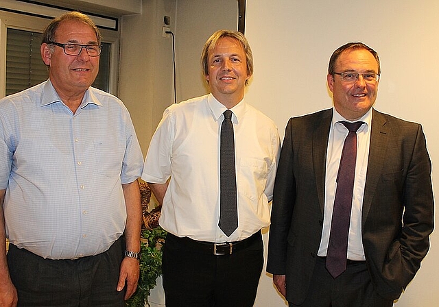 Fördern die Laufentaler Wirtschaft: Walter Jermann (abgetretener Präsident), Remo Oser (neuer Präsident) und Thomas Kübler (Fachstellenleiter) (v.l.). Foto: Dimitri Hofer 
