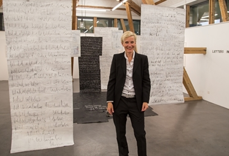 Marianne Hollenstein: Stellt ihre Kunst in einen vielschichtigen Kontext. Fotos: Martin Staub
