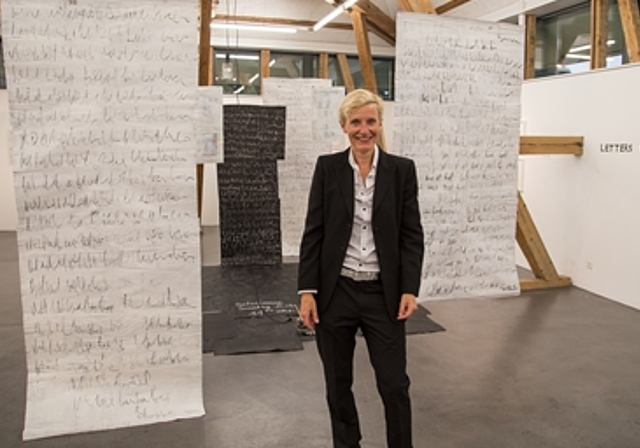 Marianne Hollenstein: Stellt ihre Kunst in einen vielschichtigen Kontext. Fotos: Martin Staub
