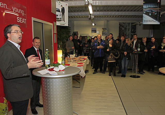 Krisenstimmung drehen: Remo Ankli (l.), Kantonsrat und Gemeindepräsident von Beinwil, als Gast beim GVL Neujahrs-Apéro.  Foto: Martin Staub