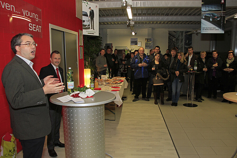 Krisenstimmung drehen: Remo Ankli (l.), Kantonsrat und Gemeindepräsident von Beinwil, als Gast beim GVL Neujahrs-Apéro. Foto: Martin Staub