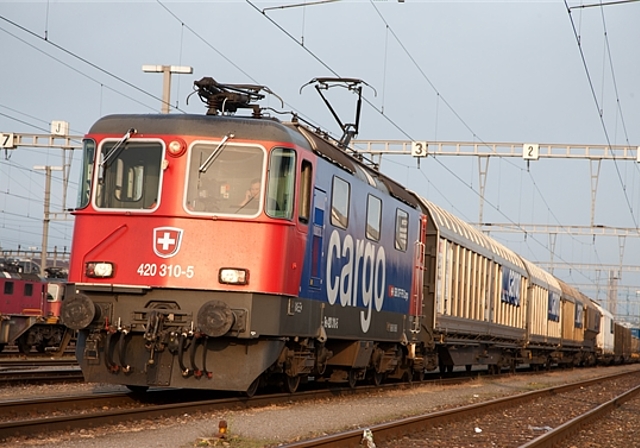 Lösungsvorschlag: Aushubmaterial künftig per Bahn in Kiesdeponien zu transportieren, statt eigene Flächen für Deponien zu opfern. Foto: zvg