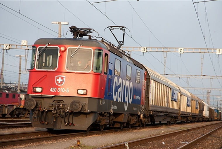 Lösungsvorschlag: Aushubmaterial künftig per Bahn in Kiesdeponien zu transportieren, statt eigene Flächen für Deponien zu opfern. Foto: zvg