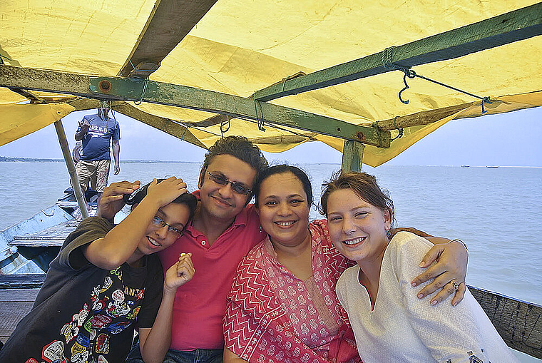 Im Advent auf dem Meer: Die Dornacherin Sonja Plüss (r.) mit ihrer Gastfamilie. Foto: ZVG