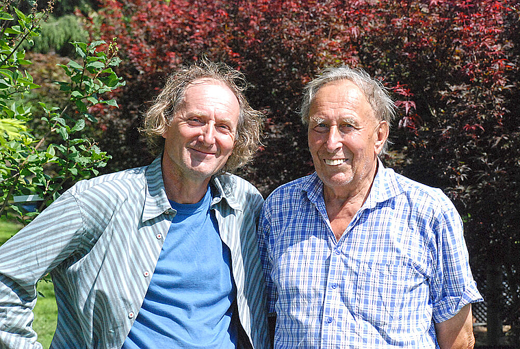 Baumschulisten: Hanspeter (l.) und Hansruedi Schmid lieben, pflegen und verkaufen Bäume. Foto: Thomas Brunnschweiler