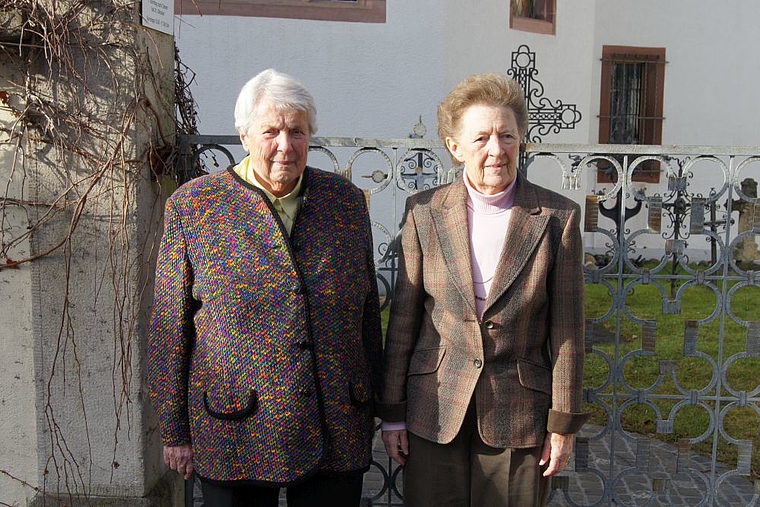 Verdiente Würdigung: Anna Hartmann (l.) und Gabriele Widmer, Trägerinnen des Dornacher Anerkennungspreises. Foto: Oliver Sterchi