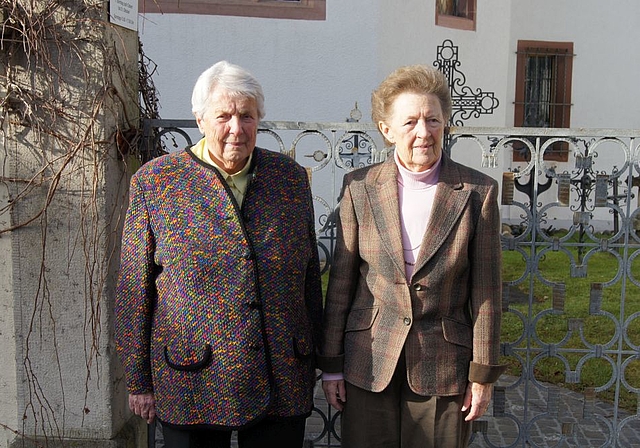 Verdiente Würdigung: Anna Hartmann (l.) und Gabriele Widmer, Trägerinnen des Dornacher Anerkennungspreises.  Foto: Oliver Sterchi