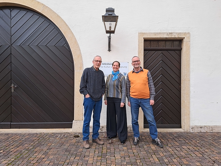 Sprache als Kunstform: (v. l.) Ruedi Bind, Marion Lieberherr und Gerold Ehrsam performen gemeinsam mit Künstlern aus der Region am Samstag in der Trotte in Arlesheim. Foto: Jeannette Weingartner