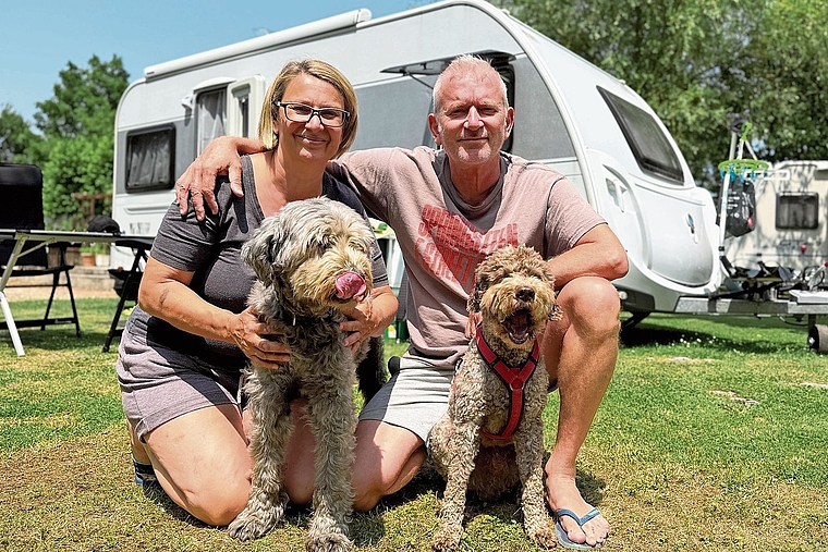 Vom Laufental nach Obterre: Thomas Neyerlin und Sibylle Lusis auf ihrem Campingplatz. Foto: zVg