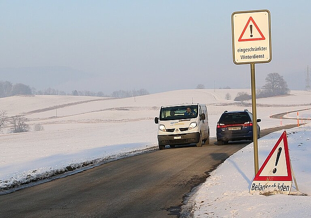 Vorsichtig kreuzen: Die Breitenbachstrasse in Wahlen ist ein geteerter Feldweg. Foto: Gini Minonzio