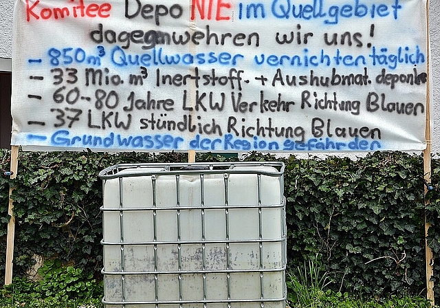 Auf den Punkt gebracht: Die Gründe für das Quellwasser und gegen die Deponie. Foto: Roland Bürki