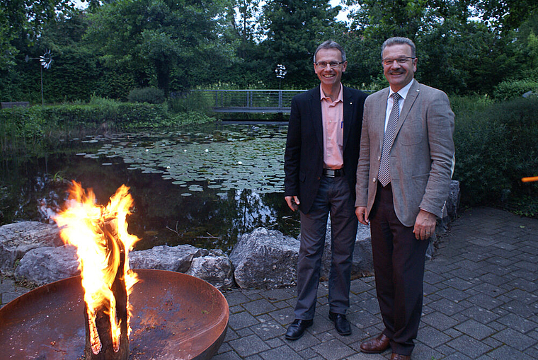 Feuer und Flamme fürs Alterszentrum Bodenacker: Heimleiter Hannes Spririg und Präsident Christoph Hänggi. Foto: Jürg Jeanloz