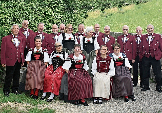 Hoffen auf ein gutes Resultat: die Jodlerinnen und Jodler des Jodlerklubs Reinach. Fotos: zvg