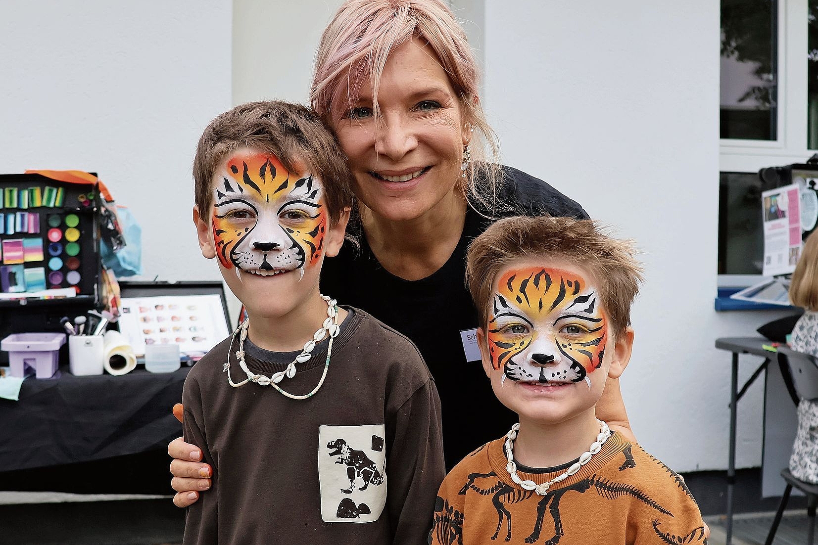 Tiger, Feen und Löwen: Der Schminktisch wurde von vielen Kindern am Brüggli-Festgleich als Erstes angesteuert. Tiger, Feen und Löwen: Der Schminktisch wurde von vielen Kindern am Brüggli-Festgleich als Erstes angesteuert.