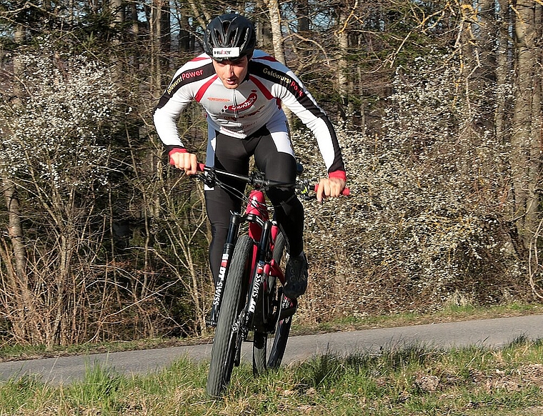 <em>In Topform: </em>Hannes Jeker, unterwegs mit dem Mountainbike.Foto: eh-presse