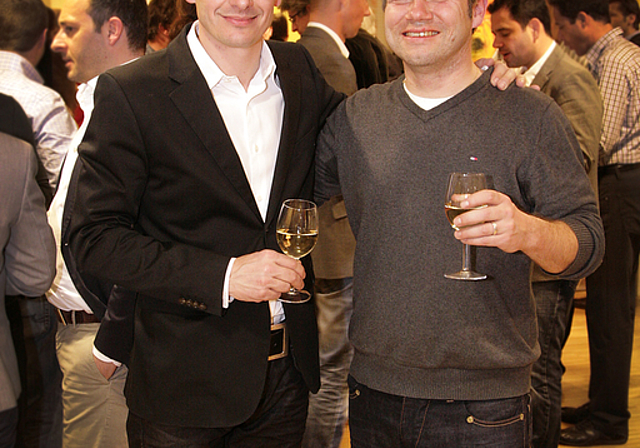 Kollegial: Valentin Hänggi (l.) übergibt das Präsidium an Urs Schneeberger.  Foto: Lukas Hausendorf