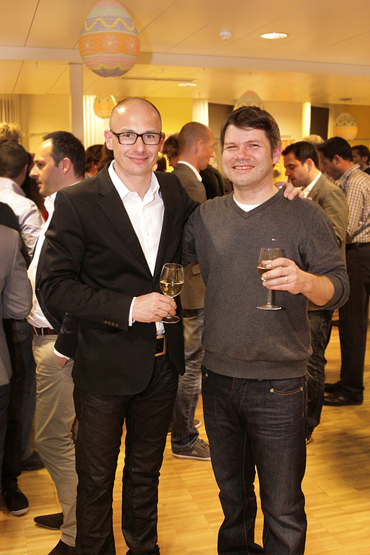 Kollegial: Valentin Hänggi (l.) übergibt das Präsidium an Urs Schneeberger. Foto: Lukas Hausendorf