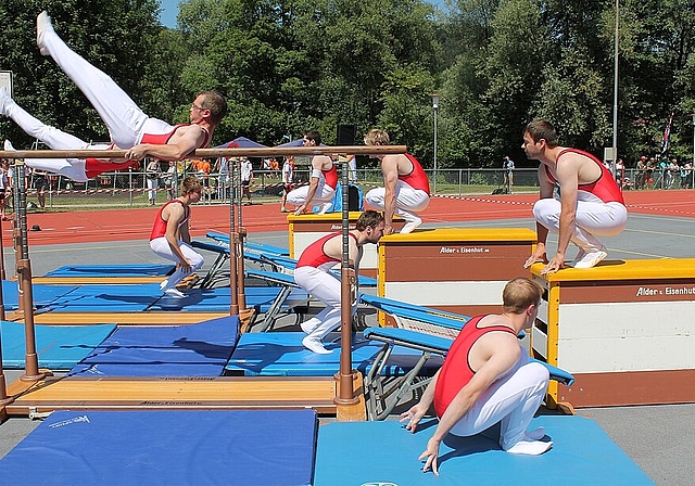 Barrenkünstler: Der Turnverein Holderbank war am Samstag in Zwingen zu Gast. Fotos: Dimitri Hofer