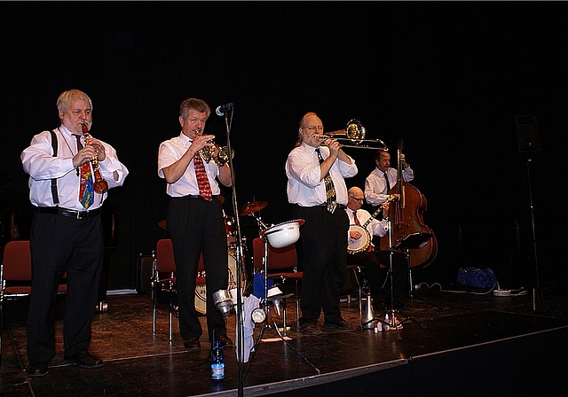 Echter New Orleans Jazz: v.l. Jerry F. Gabriel, Jakob Etter, Roland Solenthaler, Roger Etter und Hansjörg Schaltenbrand. Foto: Jürg Jeanloz