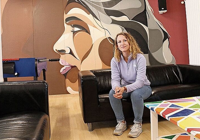 Ein Ort für Jugendliche: Sarah Stöckli ist Leiterin des Jugendzentrums in Laufen. Foto: Gaby Walther