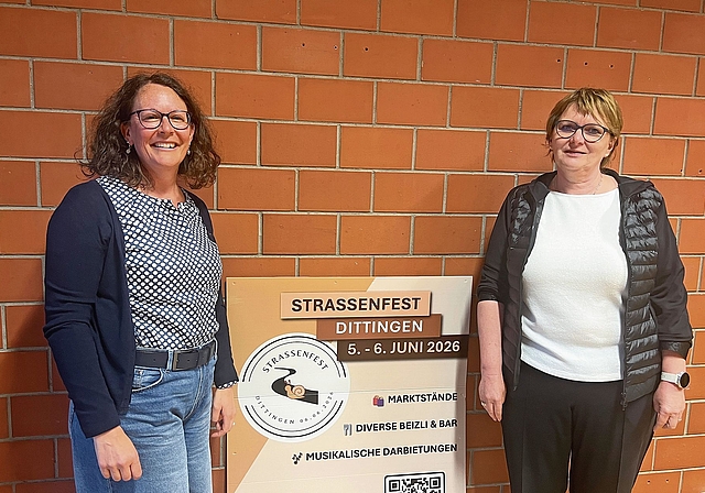 Federführend im OK für das Strassenfest in Dittingen: Gemeindepräsidentin Charlotte Bickel-Christ (l.) und Landrätin Regina Weibel.  Foto: Simon Jermann