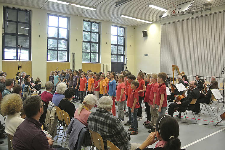 Generationenübergreifend: Sein 50-Jahr-Jubiläum feierte das Orchester Dornach mit einem gemeinsamen Auftritt mit