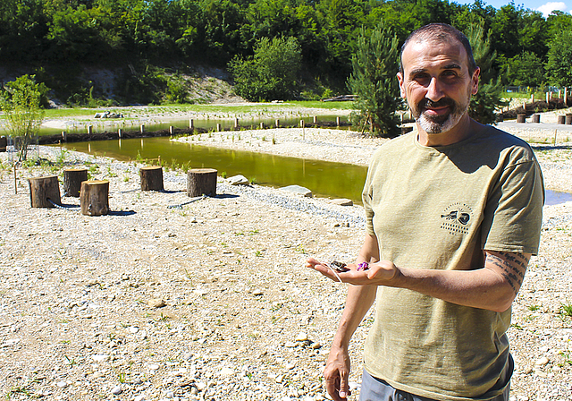 Im Einsatz für die Natur: Marco Agostini vom Verein Suuberewald.  Foto: Axel Mannigel