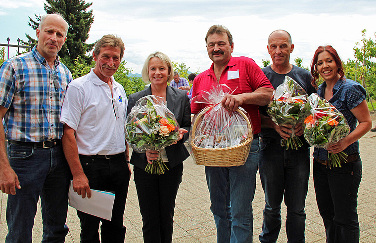 Die Schwarzbuben danken der Nationalrätin: (v. l.) Andreas Vögtli, Kurt Vögtli, Elisabeth Schneider-Schneiter, Thomas Vögtlin, Louis Doppler, Barbara Balzli. Fotos: Benildis Bentolila