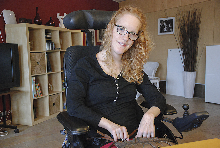 Wohnt und lebt seit 2009 im WBZ: Die kommunikative Céline Büchler. Foto: Thomas Brunnschweiler