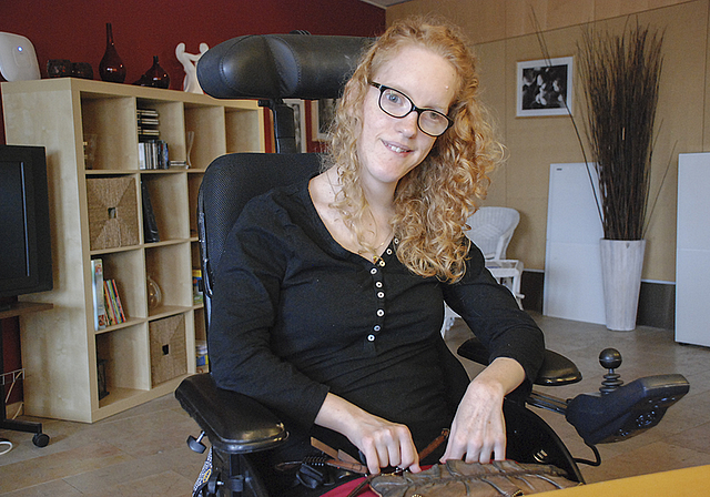 Wohnt und lebt seit 2009 im WBZ: Die kommunikative Céline Büchler.  Foto: Thomas Brunnschweiler