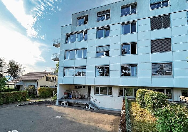 Erweiterung: Das Zentrum Passwang kauft der Gemeinde Breitenbach das ehemalige Spitalwärterhaus (links) ab. Foto: Bea Asper