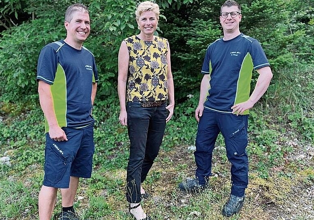 Wollen die Landwirte zum Mitmachen gewinnen: Linde Meneghin, Geschäftsführerin der GASAG, sowie Thomas Boillat (l.) und Matthias Hänggi von der BOHA AG. Foto: Bea Asper