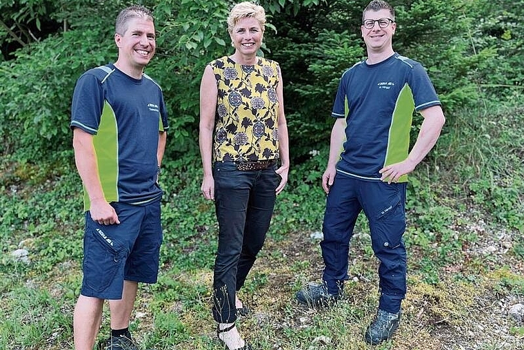 Wollen die Landwirte zum Mitmachen gewinnen: Linde Meneghin, Geschäftsführerin der GASAG, sowie Thomas Boillat (l.) und Matthias Hänggi von der BOHA AG. Foto: Bea Asper
