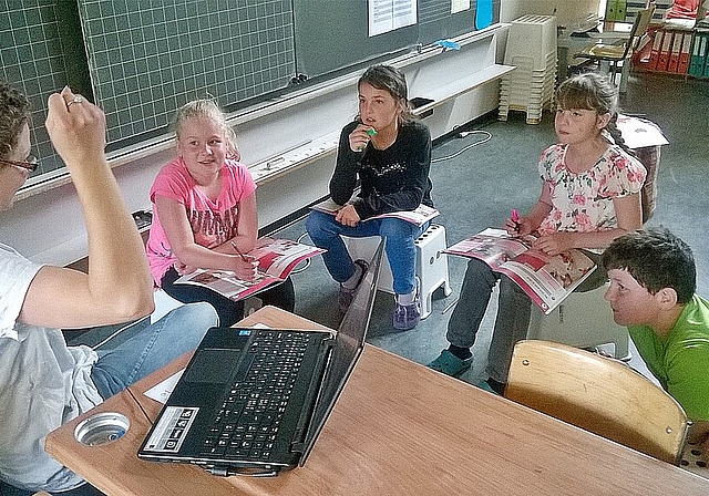 Kleine Klassen: Differenzierter Unterricht und angeeignete persönliche Arbeits- und Lerntechniken steigern die Lernmotivation und stärken das Gemeinschaftsgefühl. Foto: Roland Bürki