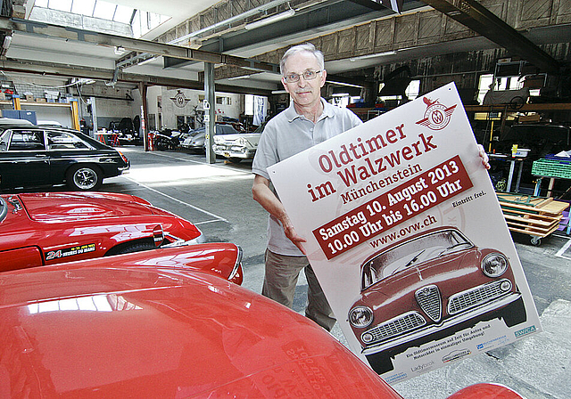 Faszination Oldtimer: Paul Kaelins Oldtimerverein Walzwerk lädt am Samstag wieder zum grossen Stelldichein der Oldtimer auf dem Münchensteiner Walzwerkareal, wo mehrere hundert Veteranen erwartet werden.  Foto: Lukas hausendorf