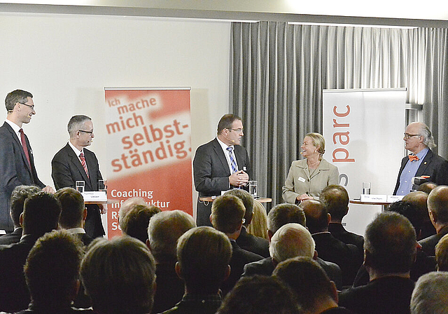 Engagierte Diskussion: Martin Durchschlag, Geschäftsführer HIAG Immobilien, Regierungsrat Thomas Weber, Moderator Thomas Kübler, Iris Welten, Geschäftsführerin BaselArea und Klaus Endress, Präsident des Stiftungsrats Business Parc (v. l.).  Fot