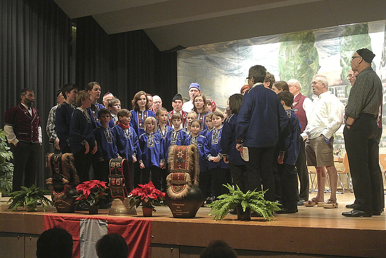 Innerschweizer weisen den Weg: Das Kinderjodlerchörli Zugerland war Gast am traditionellen Jodler-Obe in Reinach. Foto: Bea Asper