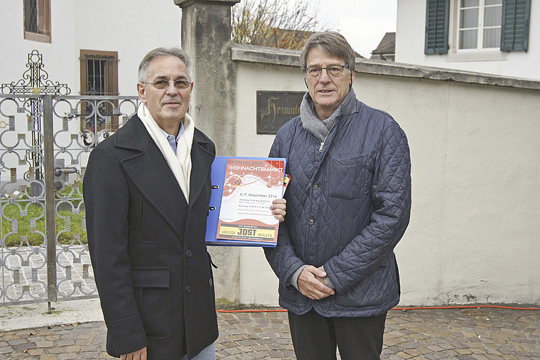 Vorfreude: Daniel Müller (l.) und Heinz Bäni organisieren seit 2010 den Dornacher Weihnachtsmarkt. Foto: Oliver Sterchi