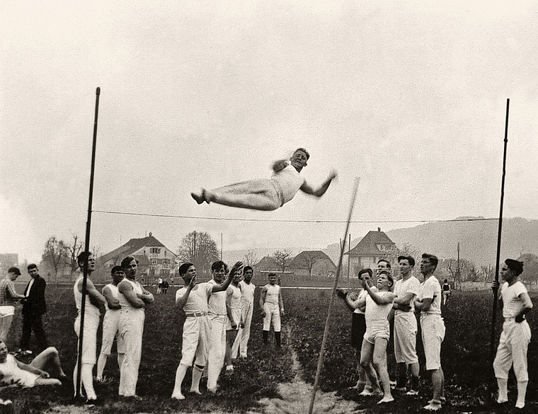 Das waren noch Zeiten: In der Trotte werden ab Sonntag Bilder aus der 150-jährigen Vereinsgeschichte des TVA ausgestellt. Foto: ZVG