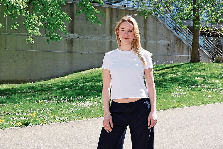 Vertrat das Gymnasium Münchenstein am schweizweiten Finale von «Jugend debattiert»: die 17-jährige Schülerin Emilia Paganini aus Münchenstein. Foto: Florin Bürgler