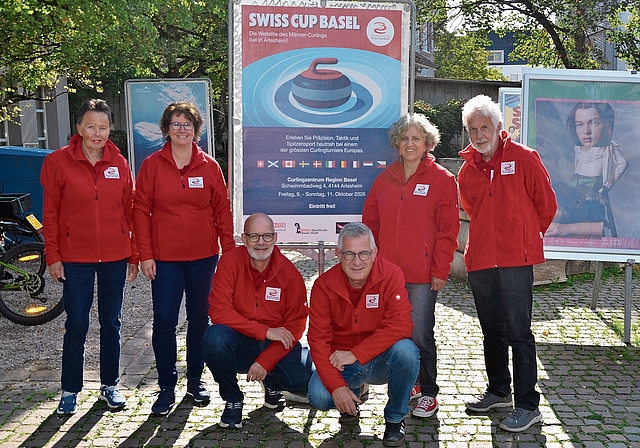 Stehen hinter dem Erfolg des Eisspektakels: Das OK des Swiss Cup Basel in Arlesheim.Foto: Nicolas Blust