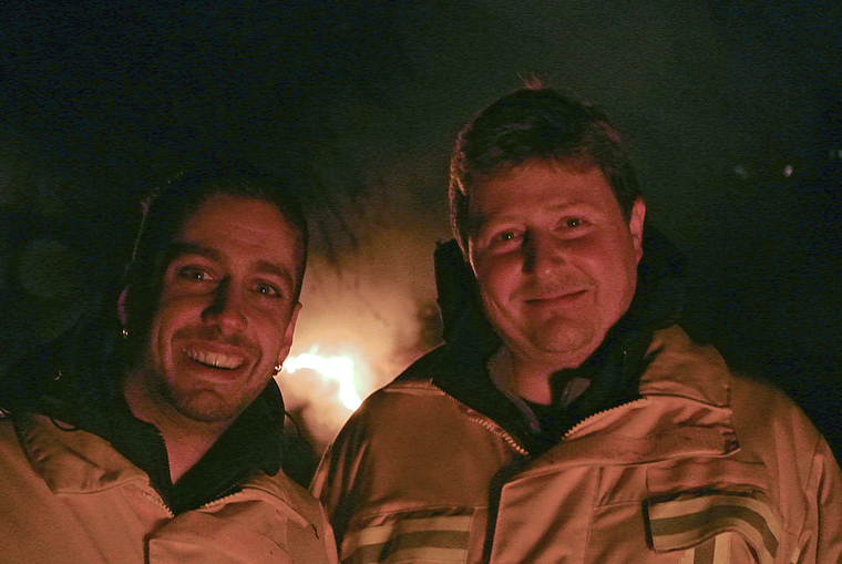 «Es ist wohl eine Ausnahme»: Alain Fux und Michel Dupasquier vom Partykommando der Feuerwehr Klus. Foto: Bea Asper